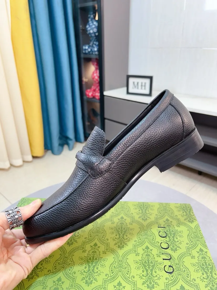 Men's shoes 💰500🌹🌹Niuli [GUCCI Gucci] A new style of formal men's leather shoes is coming~ The original quality upper is made of patent leather imported from Italy, the leather is soft and delicate, comfortable and soft first-layer cowhide lining, rubber wear-resistant outsole, the shoe shape is dignified and domineering, and the luxury charm cannot be concealed! The natural and free nouveau riche leads the trend. Code number: 38-44